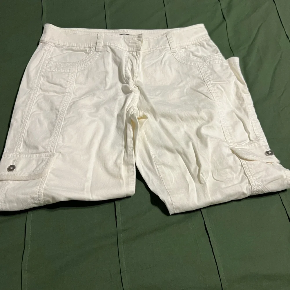 White House Black Market Ivory Cargo Pants Size 8 - Picture 6 of 6